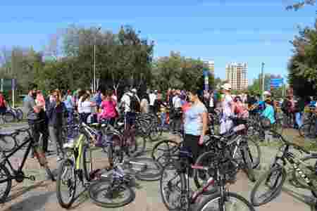 Более 200 медработников приняли участие в велопрогулке по Тюмени