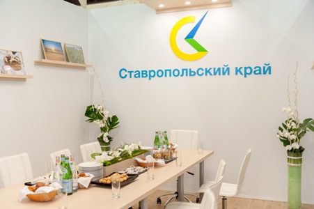Гостям выставки предлагают попробовать продукцию, произведенную в Ставропольском крае