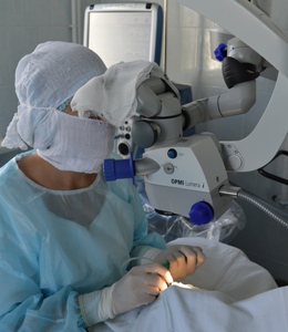 Врачи из тюменского Ишима начали проводить операции по лечению катаракты на высокотехнологическом оборудовании