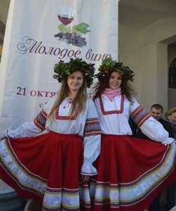 Гостей выставки в Кисловодске встречали песнями и угощали виноградом