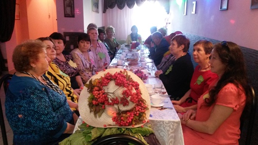 Тюменские пенсионеры приняли участие в осеннем балу