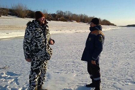 Инспекторы ГИМС Якутии провели профилактические беседы о безопасности при выходе на лед