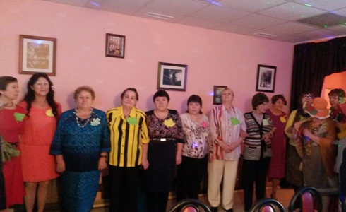 Тюменские пенсионеры приняли участие в осеннем балу