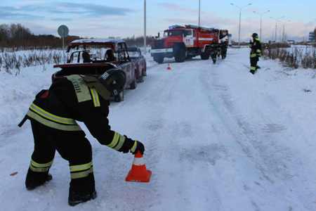 Томские спасатели устраняли последствия условного столкновения автобуса с двумя легковушками