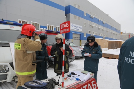 Людей под завалами обрушившейся кровли завода в Екатеринбурге не осталось