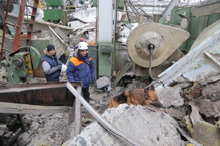 Людей под завалами обрушившейся кровли завода в Екатеринбурге не осталось