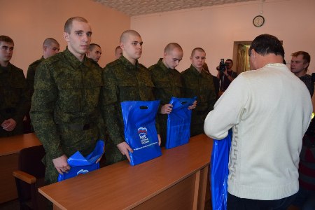 Призывники из Тюменской области отправились служить в президентский полк