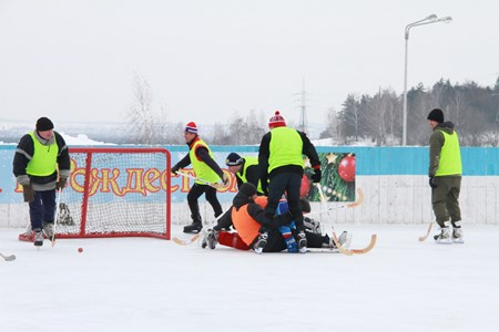 Зимними играми и народными забавами отметили белгородцы открытие первого бесплатного катка в БГТУ им. Шухова