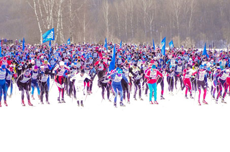 Более 15 тысяч человек участвовало в "Московской лыжне-2017"