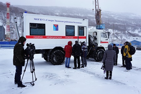 Экспериментальную "скорую помощь" на базе "КамАЗа" доставили в порт Магадана