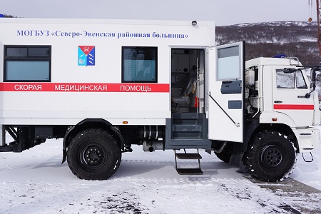Экспериментальную "скорую помощь" на базе "КамАЗа" доставили в порт Магадана