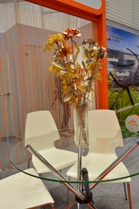 Холдинг "Кабельный Альянс" представил на международной выставке цветы из металла и робота