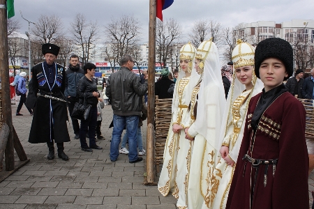 Конным шествием и фольклорным праздником отметили в Нальчике 60-летие восстановления национальной автономии балкарского народа