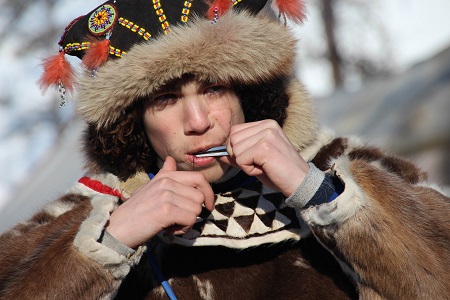 Гонки на оленях и соревнования по национальным видам спорта прошли на слете оленеводов в Магаданской области