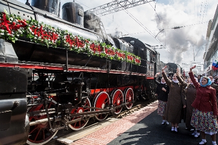 Ретро-поезд "Победа" впервые прибыл в Махачкалу