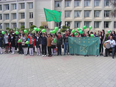 День адыгского флага отметили в Кабардино-Балкарии народными играми, шествиями и автопробегом