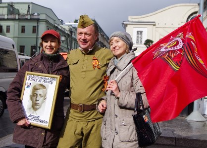 Массовые гуляния прошли в Москве в День Победы на центральных площадях и в парках