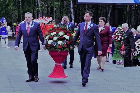Комсомольск-на-Амуре отметил 85-летие праздничным шествием и авиашоу