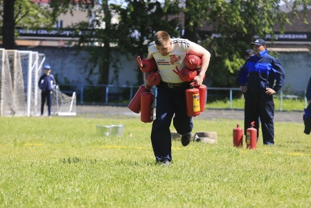 Соревнования пожарных добровольцев на Кубок Северо-Западного центра МЧС прошли в Пскове