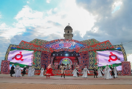 Народными гуляниями, концертом и выставками народных промыслов отметили в Ингушетии 25-летие республики