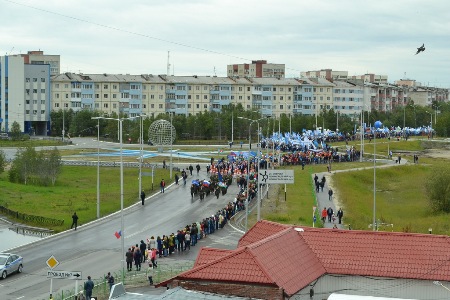 Ямальский Надым отметил 45-летие шествием, фестивалем и запуском воздушных змеев