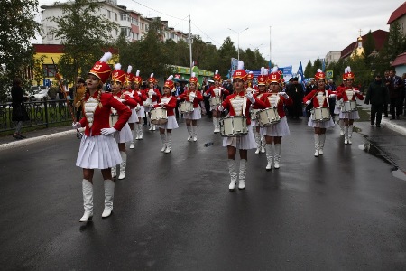 Ямальский Надым отметил 45-летие шествием, фестивалем и запуском воздушных змеев