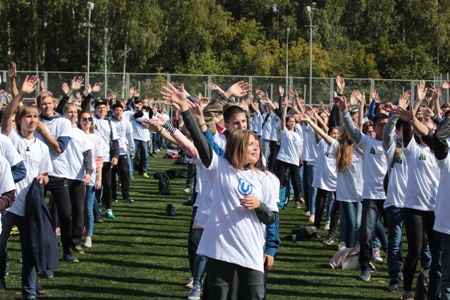 В Томске более 3,5 тыс. студентов сделали зарядку с всемирно известной дэнс-командой "ЮДИ"