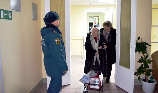 Постояльцев дома для одиноких стариков в Заполярье спасли от условного пожара