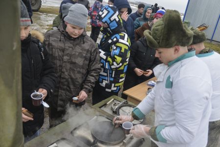 Авиаклуб ДОСААФ в Кубинке открыл двери для школьников Московской области