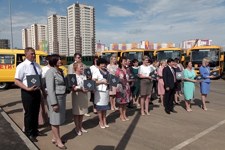 Около полусотни автобусов пополнили школьный автопарк Тюменской области