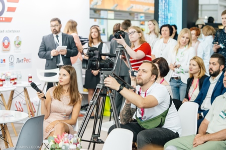Новый формат деловых мероприятий "Литературная гостиная" впервые появился на Иннопроме