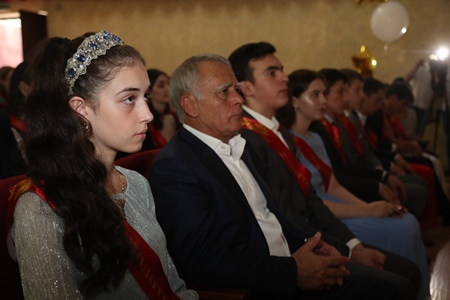 Сотню лучших выпускников школ чествовали в Назрани