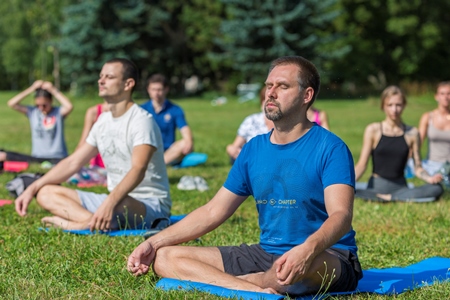 В Петербурге стартовал сезон бесплатной йоги