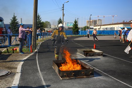 Петербургские огнеборцы отработали навыки на пожарно-спасательных соревнованиях