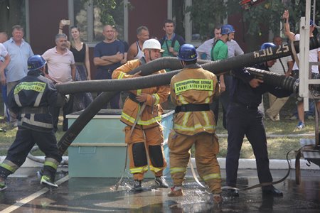 Петербургские огнеборцы отработали навыки на пожарно-спасательных соревнованиях