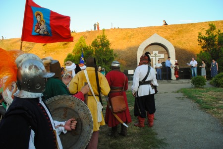Около 30 военно-исторических клубов приняло участие в реконструкции осады Азова