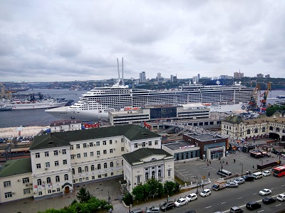 Владивосток встретил самый большой лайнер в истории города