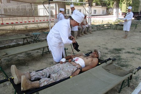 Медики ЧФ развернули полевой госпиталь на учениях в Крыму