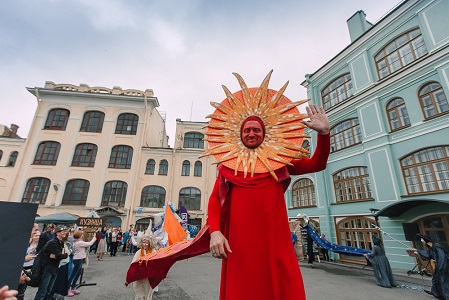 Более 15 тыс. человек посетили фестиваль "Живые улицы" в Гостином дворе