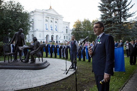 Памятник основателям Томского университета открыт возле главного корпуса вуза