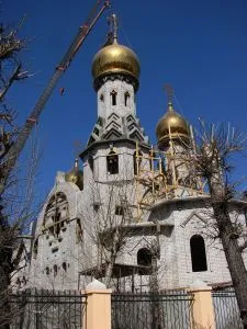 На церковь святителя Луки при Читинской государственной медицинской академии установлен главный купол