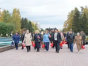 Митинг протеста против низких закупочных цен на молоко провели селяне и коммунисты в Барнауле