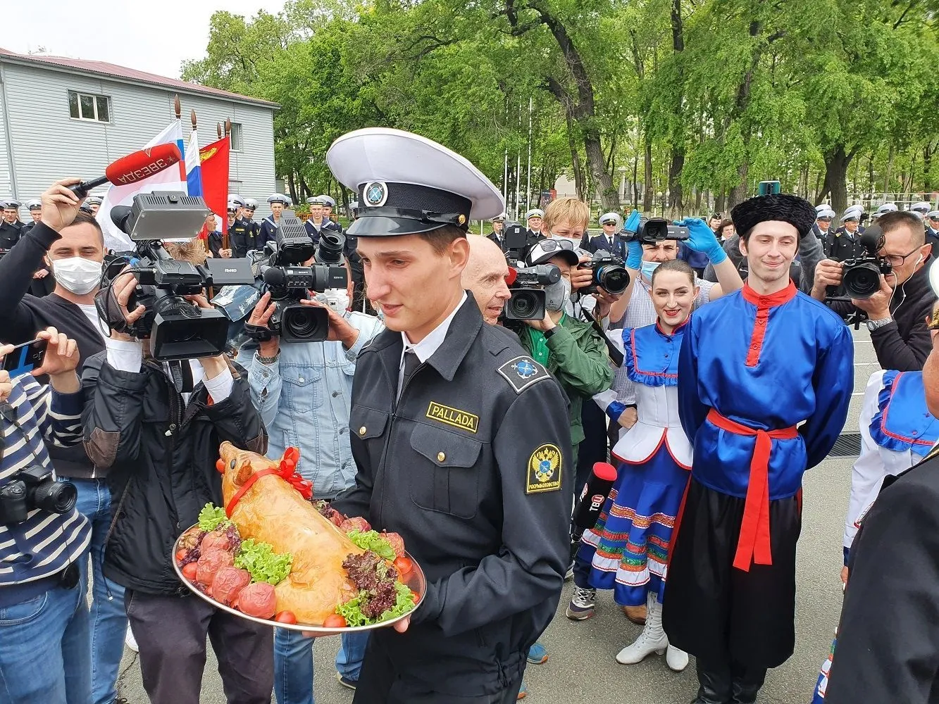 Парусники "Седов" и "Паллада" в финале "кругосветки" зашли во Владивосток