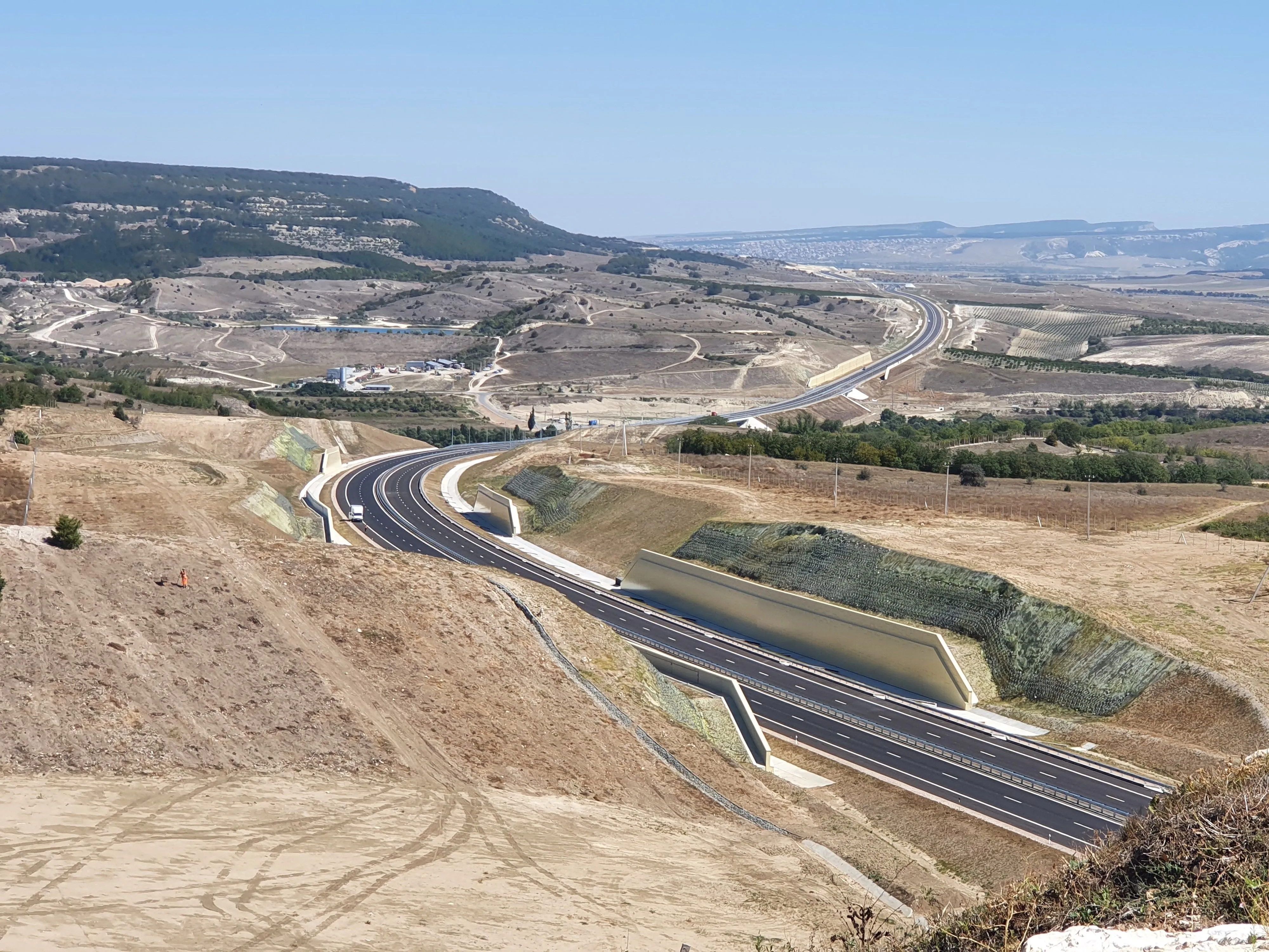 Фото предоставлены пресс-секретарем крымского строительного управления компании ВАД Григорием Назаровым