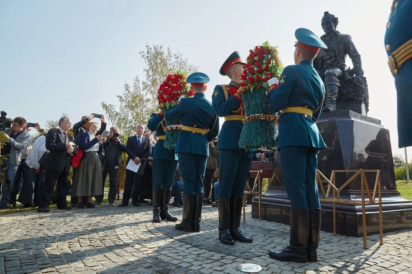 Памятник полководцу Суворову открыли во Владимирской области