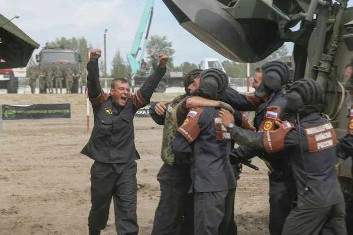 Военные со всей страны соревновались в мастерстве под Тюменью