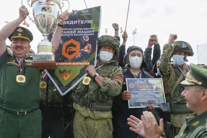 Военные со всей страны соревновались в мастерстве под Тюменью