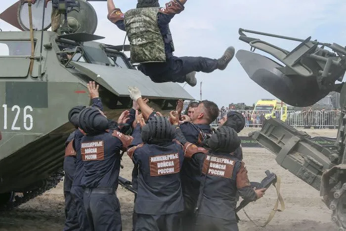 Военные со всей страны соревновались в мастерстве под Тюменью