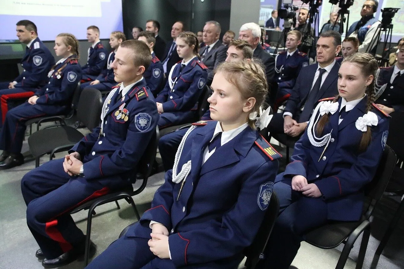 Губернатор Ростовской области впервые провел "Урок мужества" для 50 тыс. воспитанников казачьих учебных заведений и школ региона