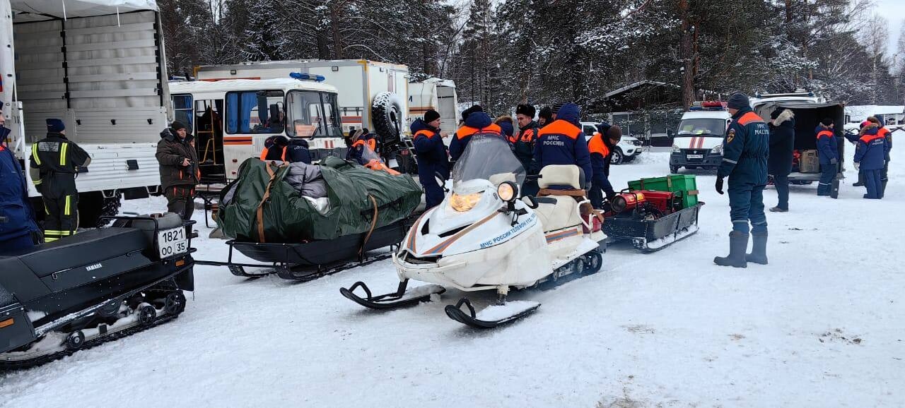 Экипаж разбившегося в Карелии вертолета ищут почти 100 человек